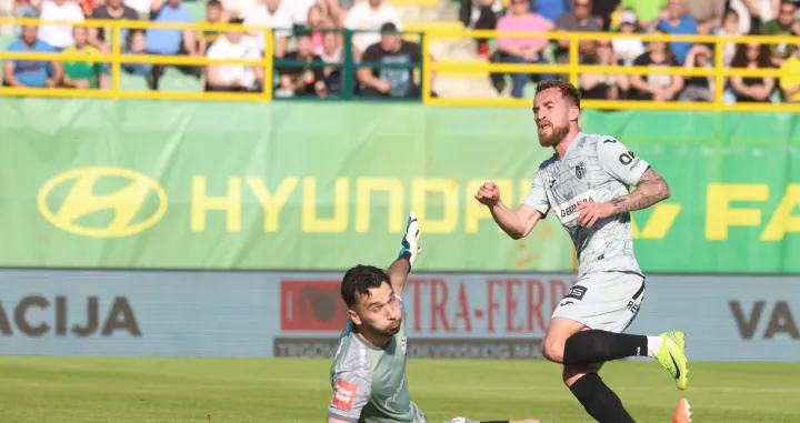 28.04.2025., stadion Aldo Drosina, Pula - SuperSport HNL, 32. kolo, NK Istra 1961 - NK Slaven Belupo. Ivan Susak, Stjepan Loncar. Photo: Srecko Niketic/PIXSELL