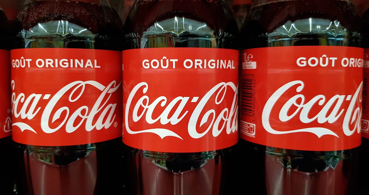 epa08511429 (FILE) - Coca-Cola bottles are displayed on a shelve at a supermarket in Nice, France, 20 January 2020 (reissued 27 June 2020). The Coca-Cola Company has announced that it will suspend all digital advertising on social media for at least 30 days, starting 01 July 2020. EPA/SEBASTIEN NOGIER/Sebastien Nogier