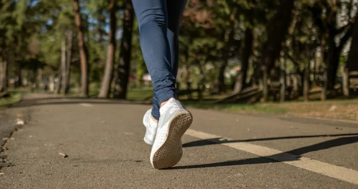 Šetnja, proljeće, patike, sunce/Daniel Reche