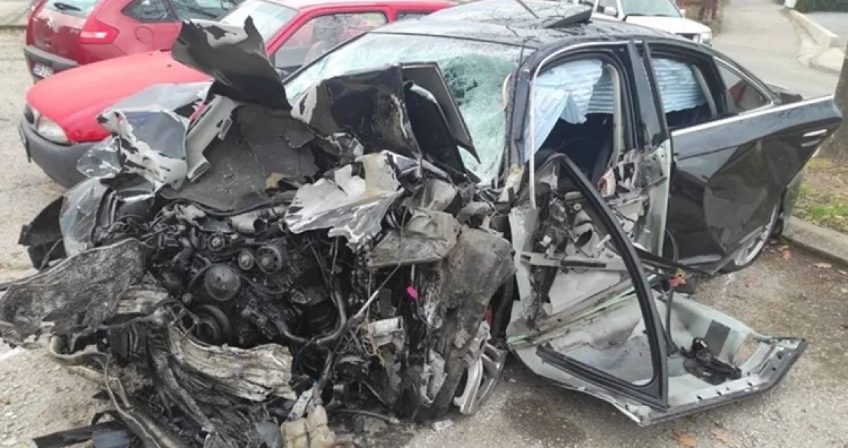 Uništeno vozilo/InfoBijeljina//