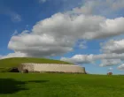 Grobnica Newgrange u Irskoj predstavlja jedan od najpoznatijih megalitskih spomenika na svijetu/Herbert Bieser 