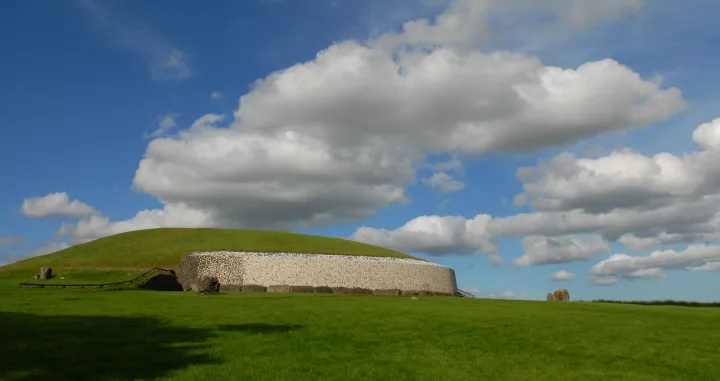 Grobnica Newgrange u Irskoj predstavlja jedan od najpoznatijih megalitskih spomenika na svijetu/Herbert Bieser 