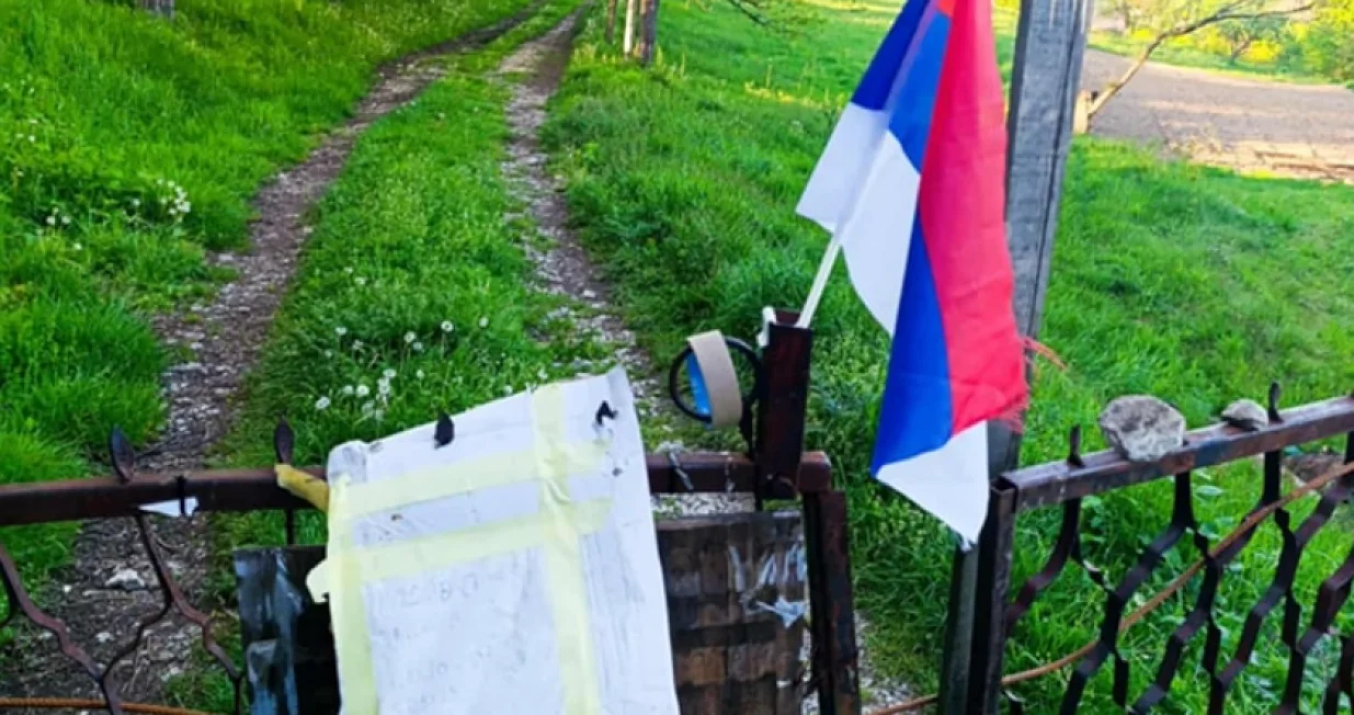 Provokacija, Vlasenica, imanje Bošnjaka, srpska trobojka, poruka/Podrinjemedia