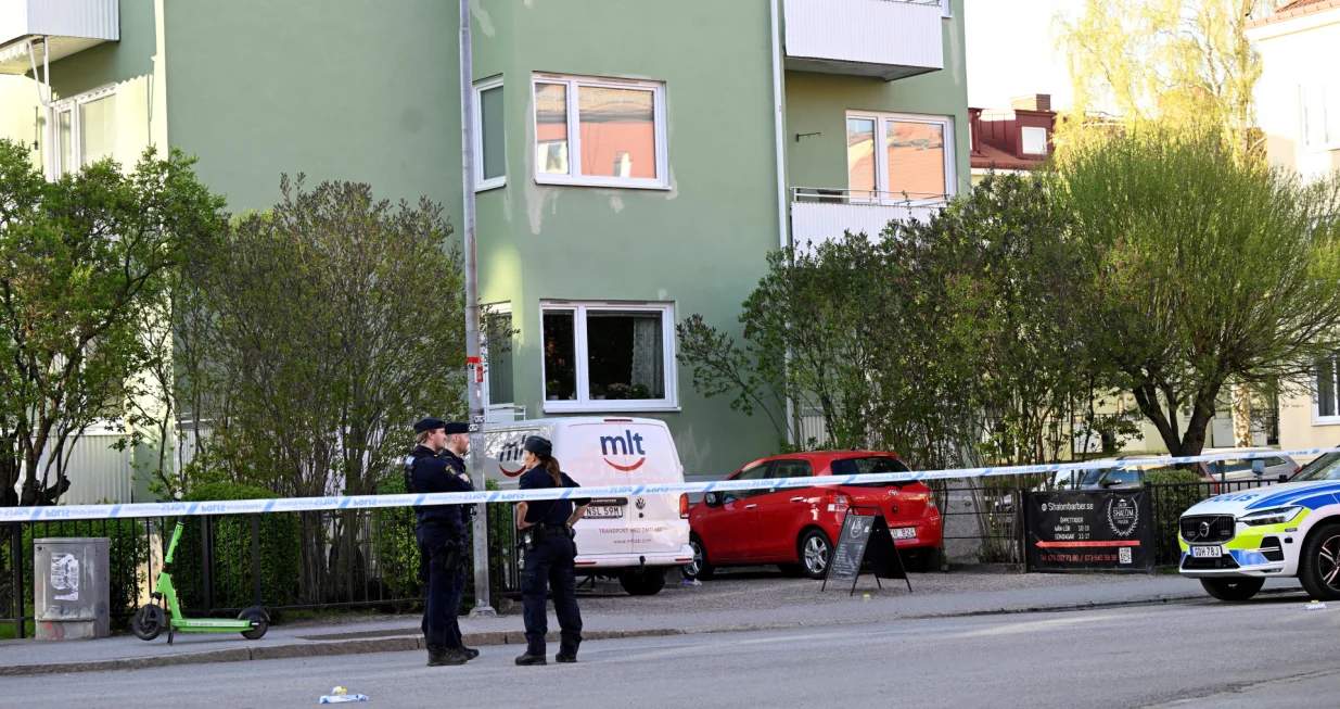 Police officers work near the scene where several people were injured after a series of loud bangs that indicated gunfire, according to police, at Vaksala Square in Uppsala, Sweden, April 29, 2025. TT News Agency/Fredrik Sandberg via REUTERS  ATTENTION EDITORS - THIS IMAGE WAS PROVIDED BY A THIRD PARTY. SWEDEN OUT. NO COMMERCIAL OR EDITORIAL SALES IN SWEDEN./Fredrik Sandberg/tt
