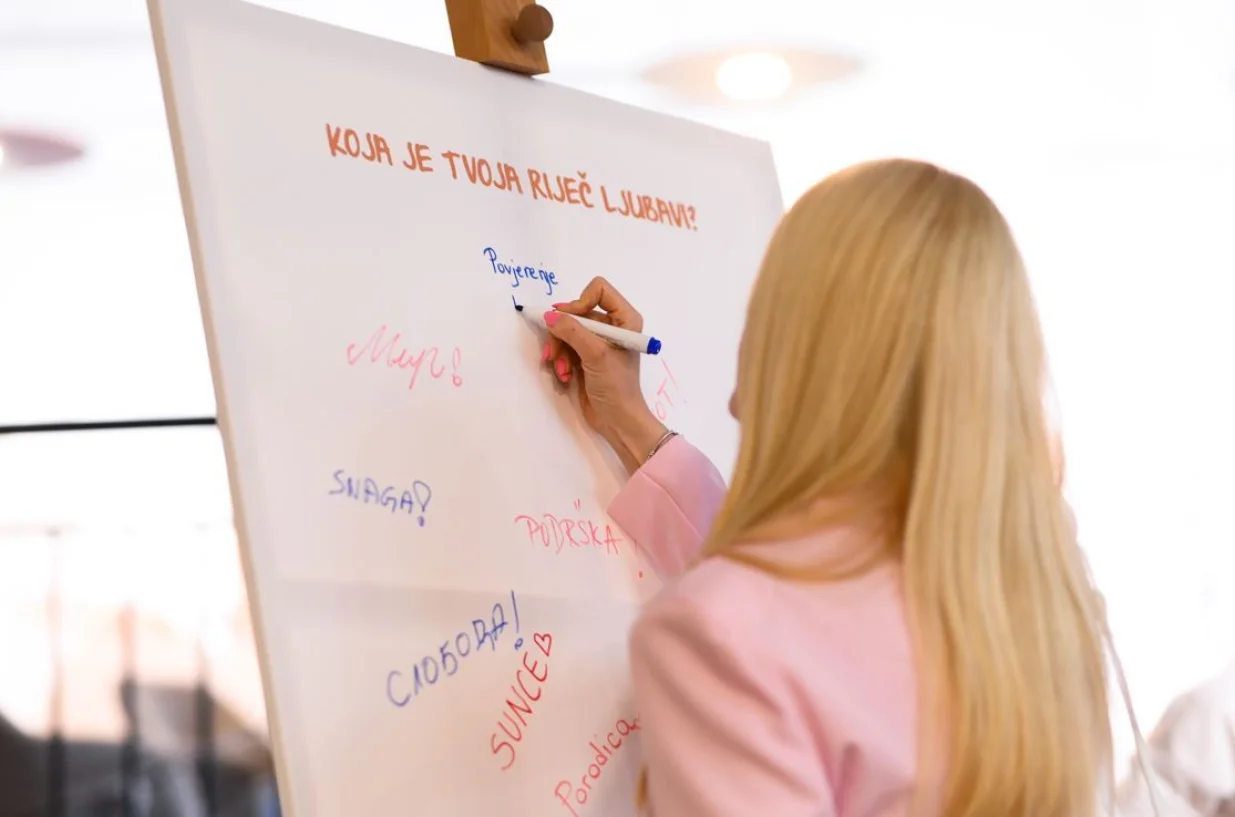 Panel diskusija "Napišimo priču iz početka"//