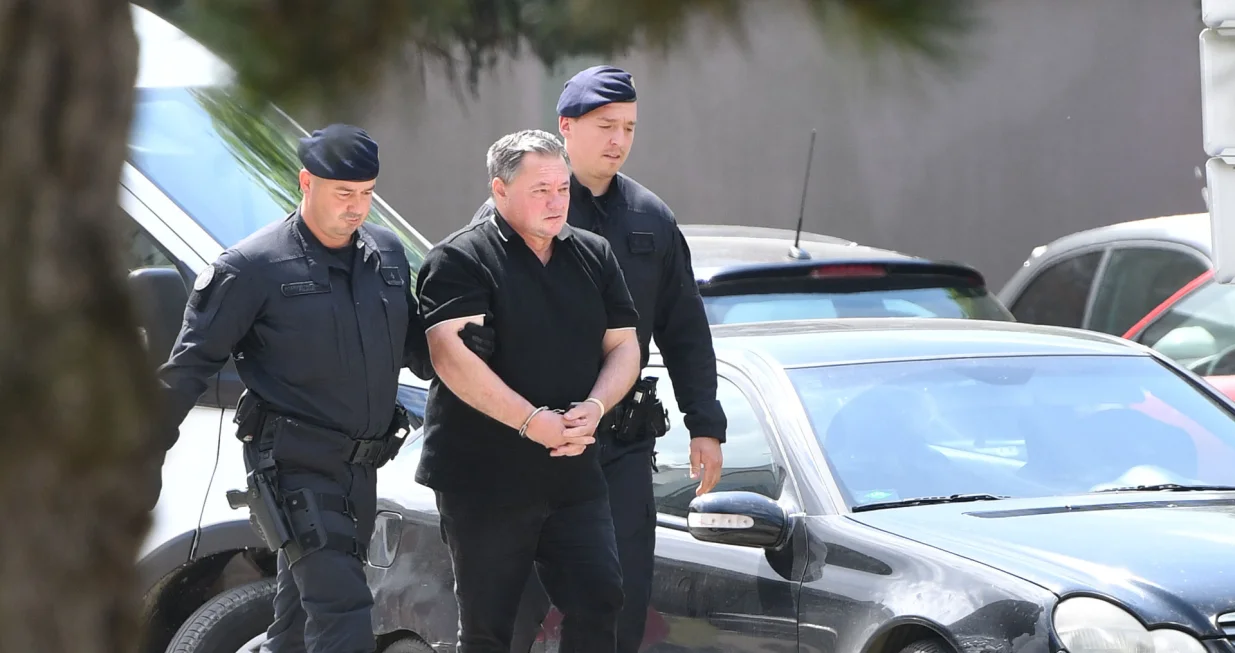 30.04.2025., Cakovec - Privodjenje svecenika u Drzavno odvjetnistvo u Cakovcu zbog sumnje u spolno uznemiravanja mladica te im za to nudio novvac. Photo: Vjeran Zganec Rogulja/PIXSELL/Vjeran Zganec Rogulja/pixsell