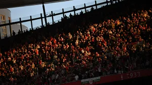 Soccer Football - Champions League - Semi Final - First Leg - Arsenal v Paris Saint Germain - Emirates Stadium, London, Britain - April 29, 2025 Arsenal fans inside the stadium before the match REUTERS/Dylan Martinez