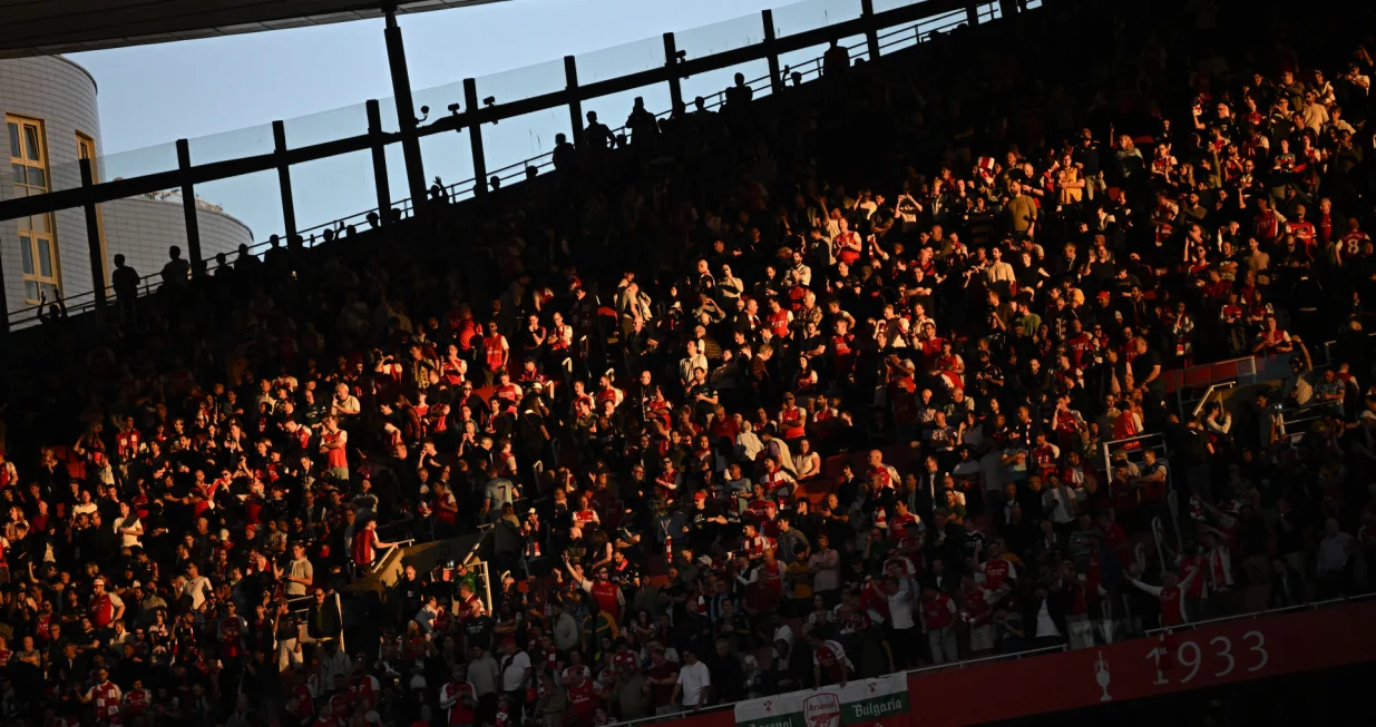 Soccer Football - Champions League - Semi Final - First Leg - Arsenal v Paris Saint Germain - Emirates Stadium, London, Britain - April 29, 2025 Arsenal fans inside the stadium before the match REUTERS/Dylan Martinez