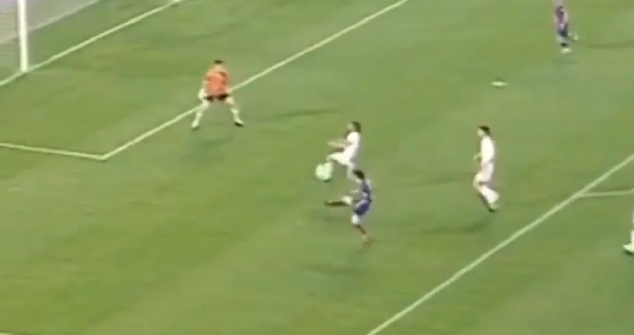 Lionel Messi prvi gol u karijeri