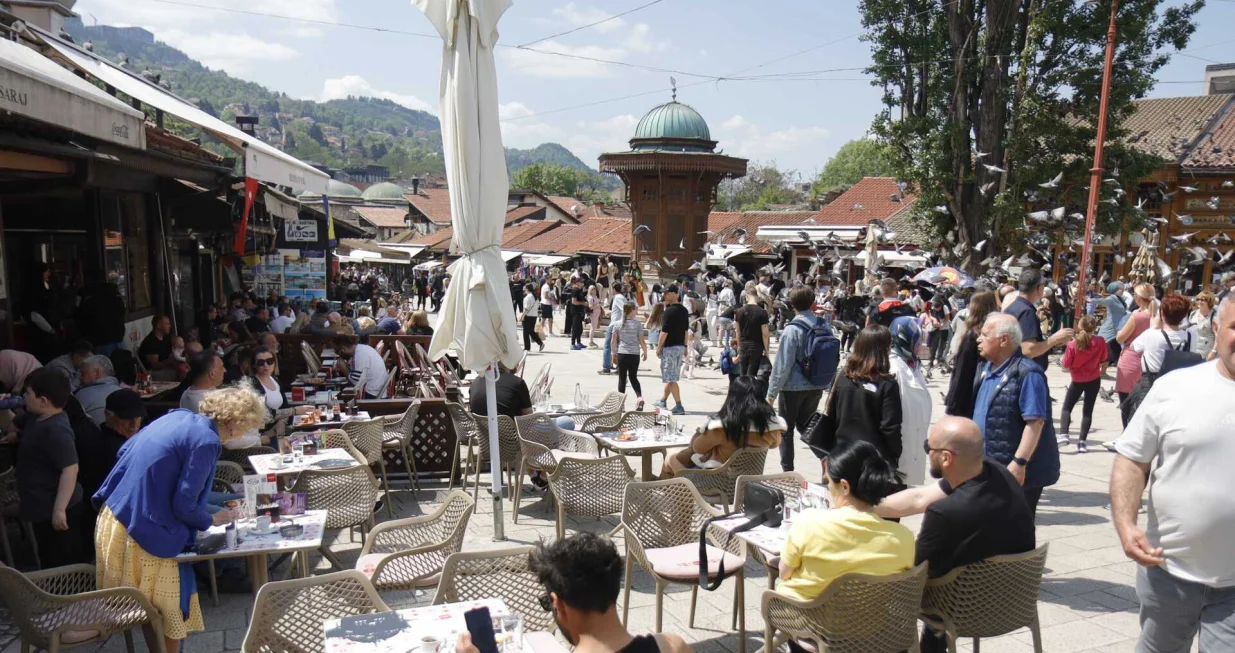 Grad je pun turista/Senad Gubelić/Senad Gubelić