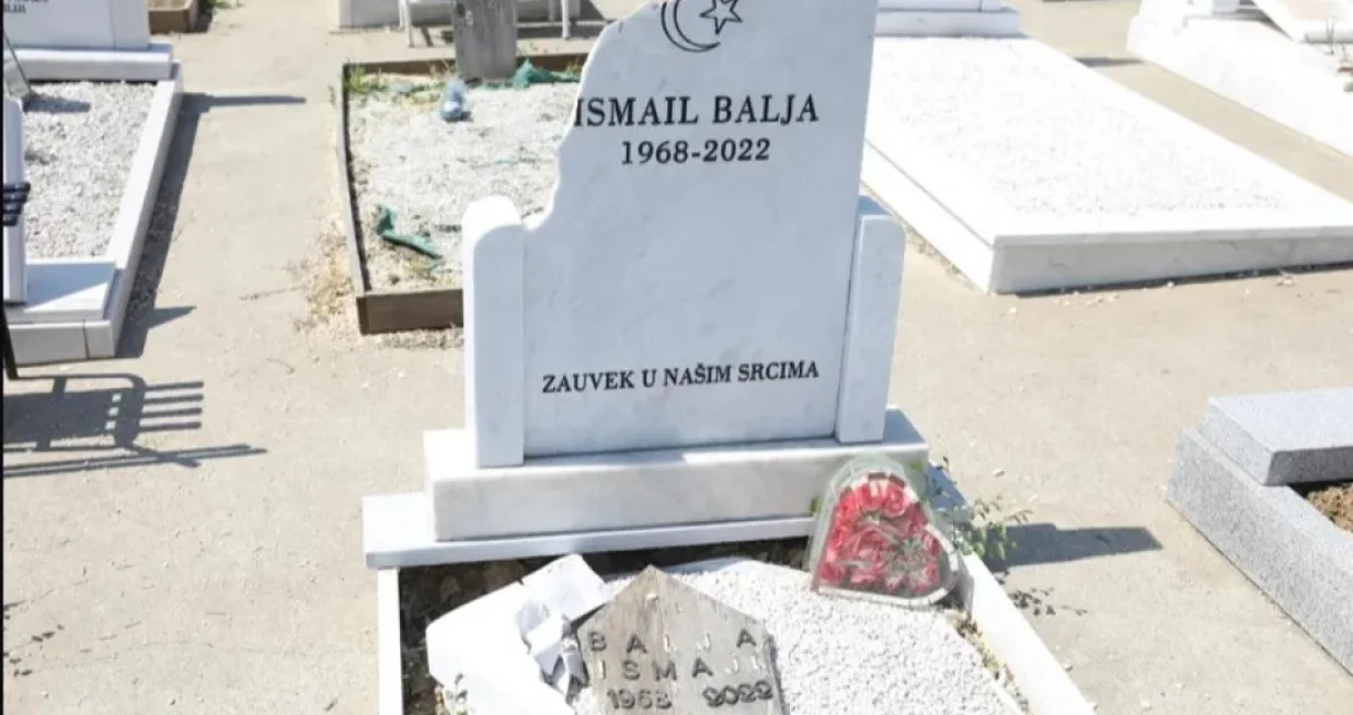 Oskrnavljeno mezarje u Beogradu/Nikola Tomić