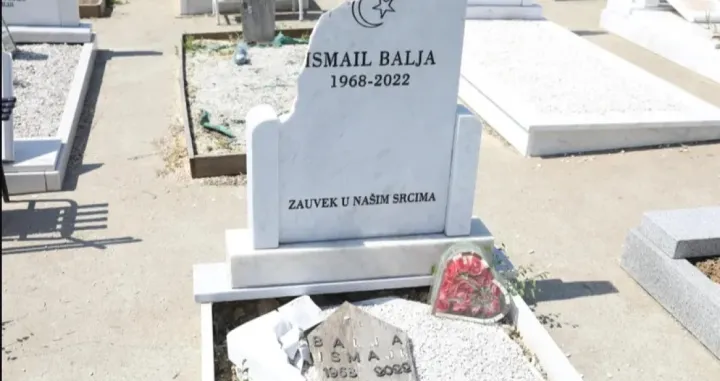 Oskrnavljeno mezarje u Beogradu/Nikola Tomić