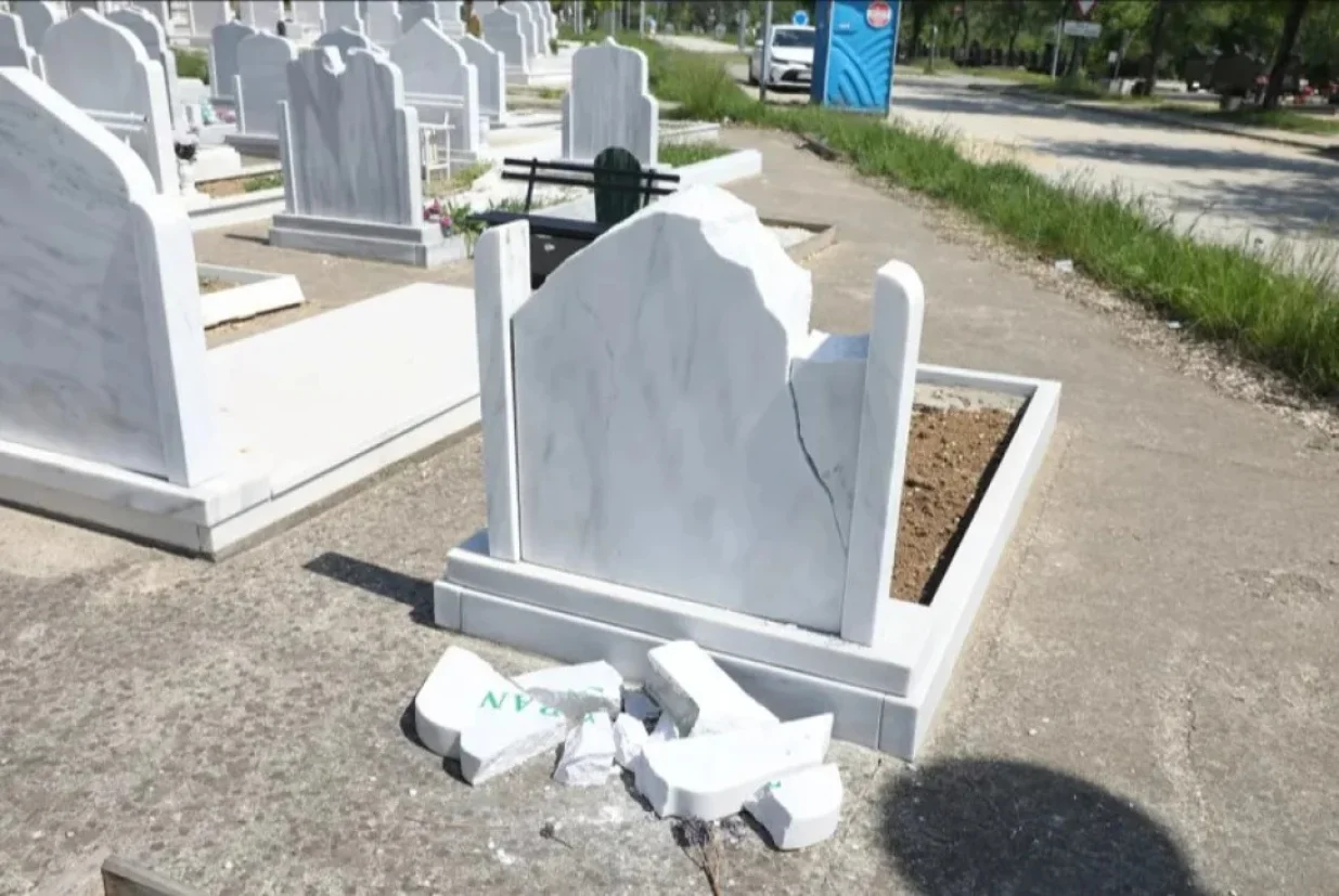 Oskrnavljeno mezarje u Beogradu/Nikola Tomić