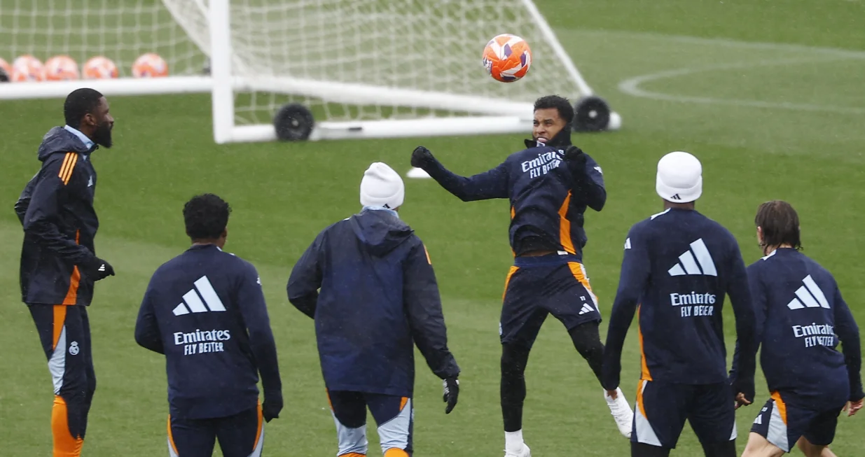 Soccer Football - LaLiga - Real Madrid Training - Ciudad Real Madrid, Valdebebas, Madrid, Spain - April 4, 2025 Real Madrid's Rodrygo and Antonio Rudiger during training REUTERS/Juan Medina