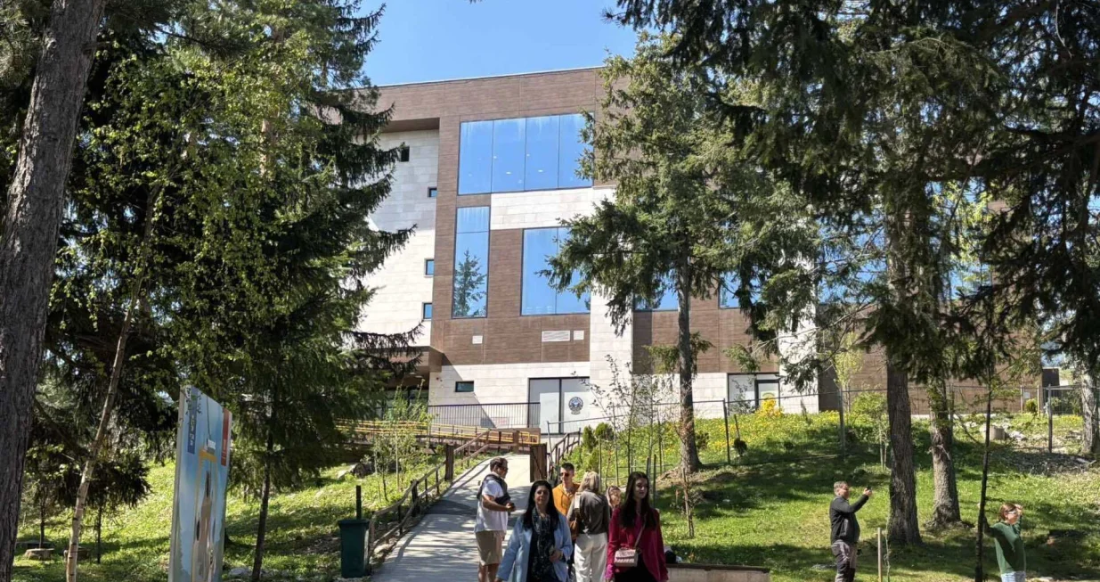 Turisti i dalje pristižu/