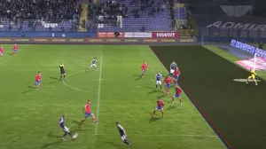 Linije koje je povukao VAR (FOTO: Screenshot/Arena Sport)