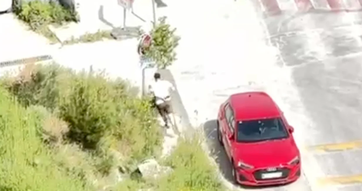 Navijač bježi policajcu