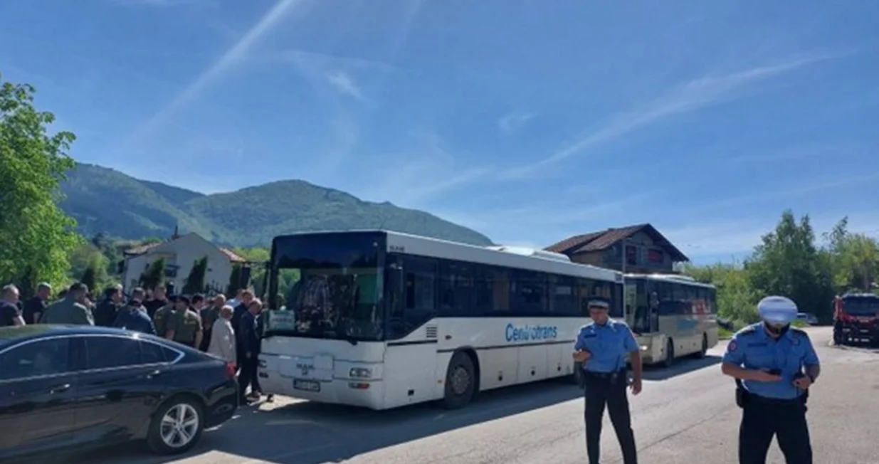Autobusi iz Istočnog Sarajeva krenuli prema Dobrovoljačkoj ulici//