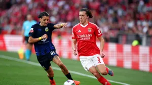 Soccer Football - Primeira Liga - Benfica v Arouca - Estadio da Luz, Lisbon, Portugal - April 13, 2025 Benfica's Alvaro Fernandez Carreras in action with Arouca's Pedro Santos REUTERS/Pedro Nunes