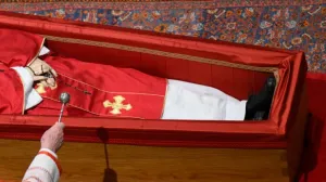 papa će biti sahranjen u cipelama koje je nosio /Anadolija