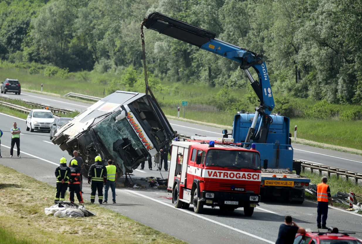 04.05.2025., Popovaca - Prometna nesrece u kojoj je sudjelovao autobus i osobni automobil. U nesreci su dvije osobe poginule te ih je nekoliko ozlijedjeno. Photo: Edina Zuko/PIXSELL/Edina Zuko/pixsell