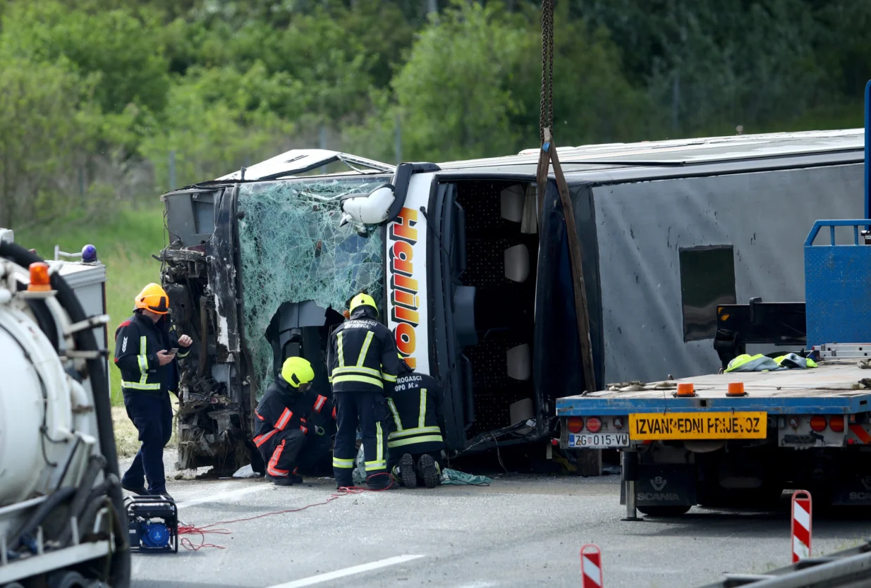 04.05.2025., Popovaca - Prometna nesrece u kojoj je sudjelovao autobus i osobni automobil. U nesreci su dvije osobe poginule te ih je nekoliko ozlijedjeno. Photo: Emica Elvedji/PIXSELL/Emica Elvedji/pixsell