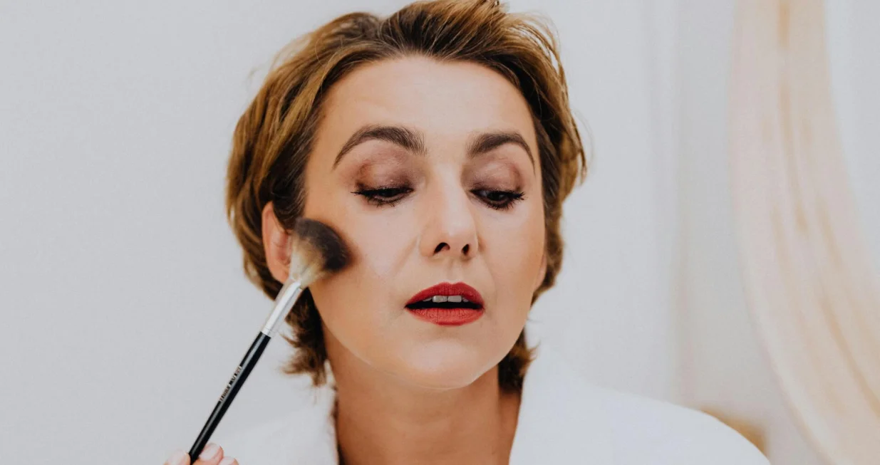 Highlighter kao nezaobilazan makeup saveznik/Pexels