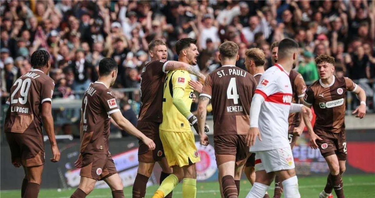 St. Pauli - Stuttgart (FOTO: X)