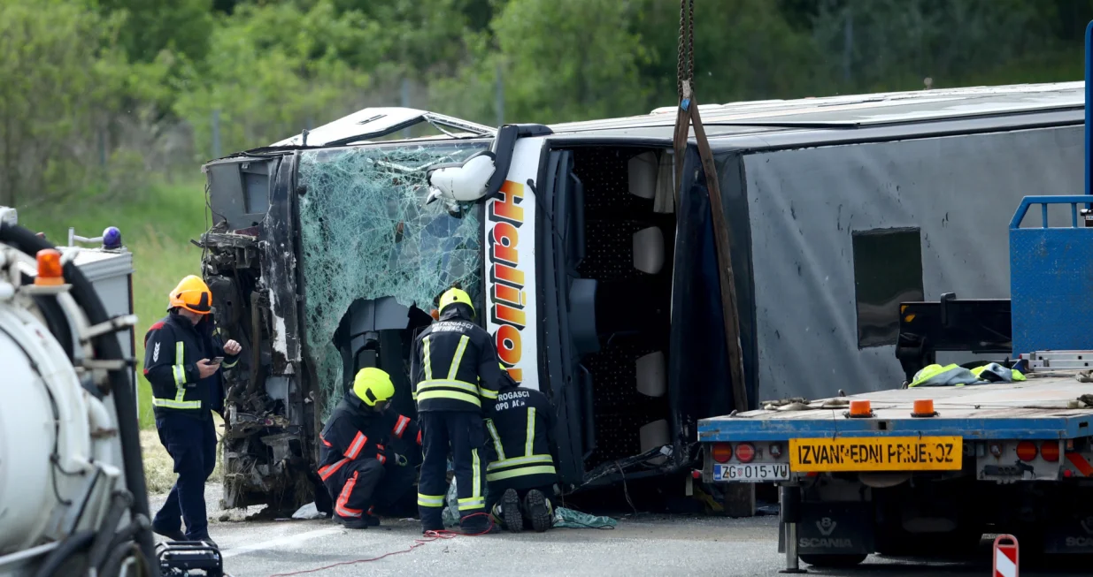 04.05.2025., Popovaca - Prometna nesrece u kojoj je sudjelovao autobus i osobni automobil. U nesreci su dvije osobe poginule te ih je nekoliko ozlijedjeno. Photo: Emica Elvedji/PIXSELL/Emica Elvedji/pixsell