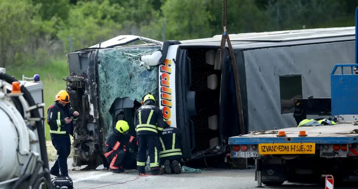 04.05.2025., Popovaca - Prometna nesrece u kojoj je sudjelovao autobus i osobni automobil. U nesreci su dvije osobe poginule te ih je nekoliko ozlijedjeno. Photo: Emica Elvedji/PIXSELL/Emica Elvedji/pixsell