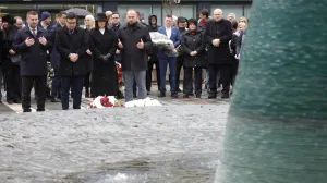 obilježavanje dana početka opsade Sarajeva i Dana grada Sarajeva polaganje cvijeća spomenik ubijenoj djeci opkoljenog sarajeva/Senad Gubelić