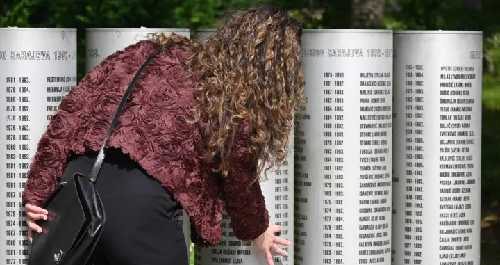 Odavanje počasti na Spomen-obilježju ubijenoj djeci opkoljenog Sarajeva/Andrej Bjeloš