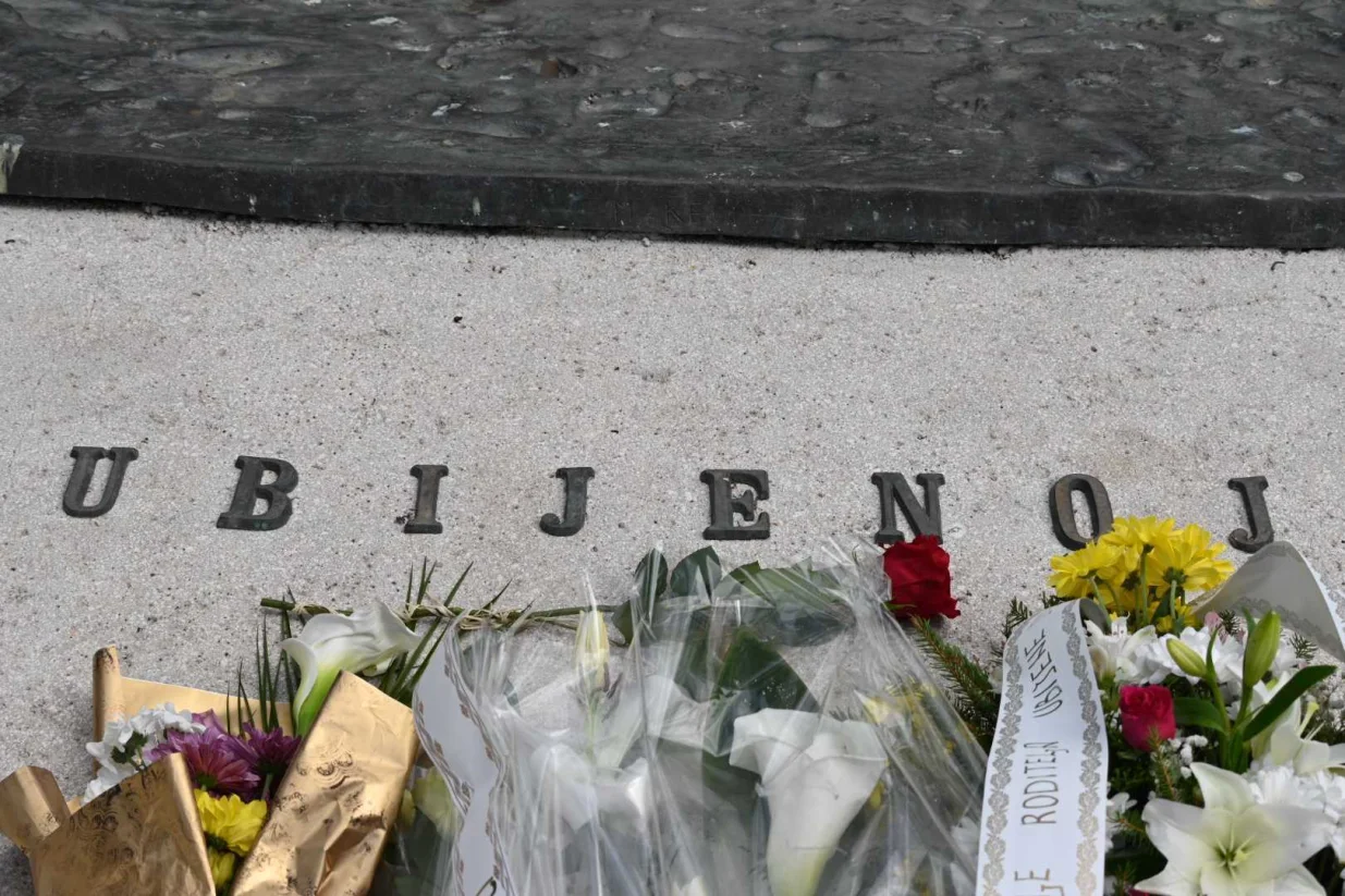 Odavanje počasti na Spomen-obilježju ubijenoj djeci opkoljenog Sarajeva/Andrej Bjeloš