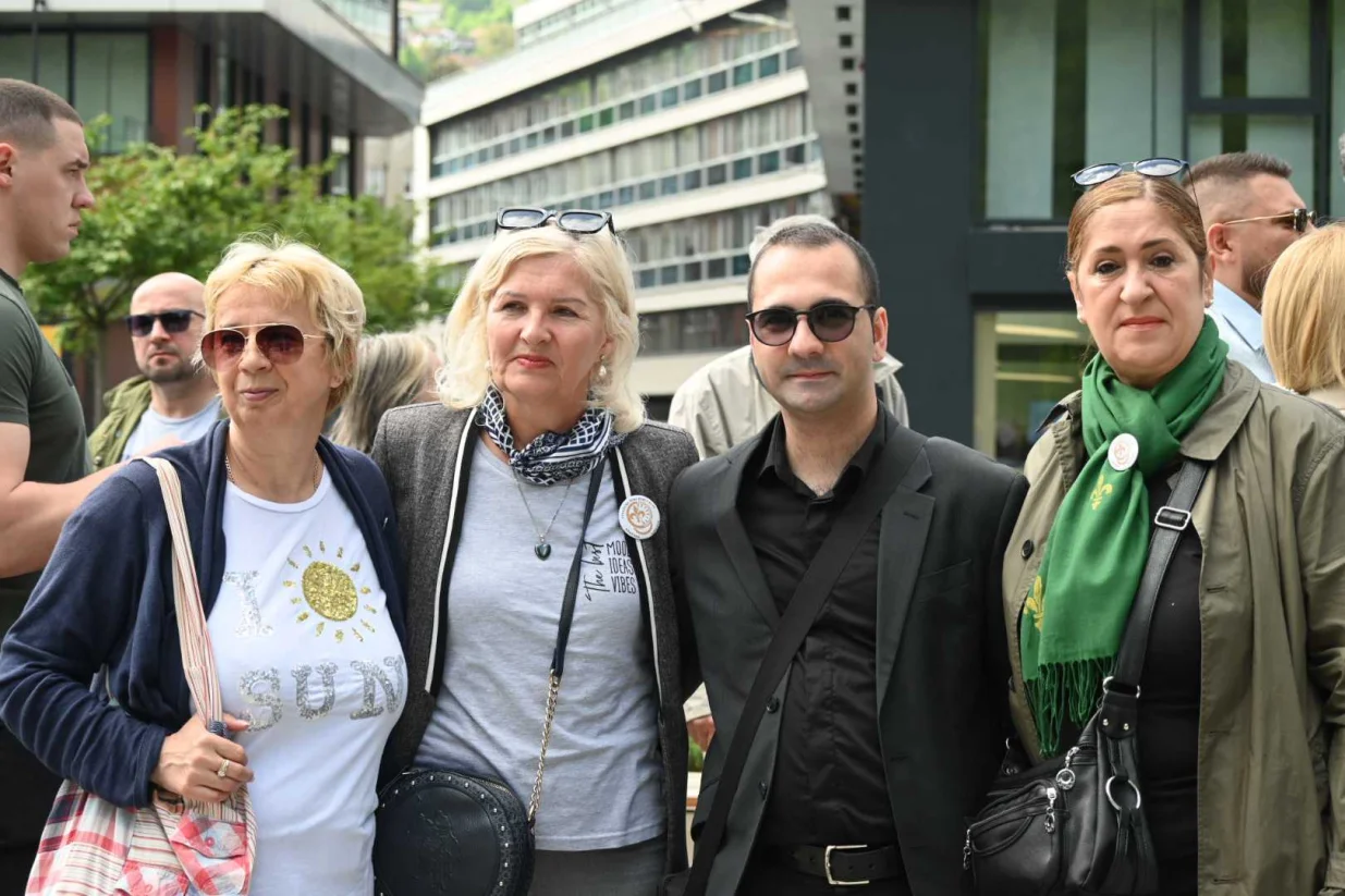 Odavanje počasti na Spomen-obilježju ubijenoj djeci opkoljenog Sarajeva/Andrej Bjeloš