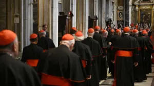 Kardinali koji će birati novog papu stigli u Rim//