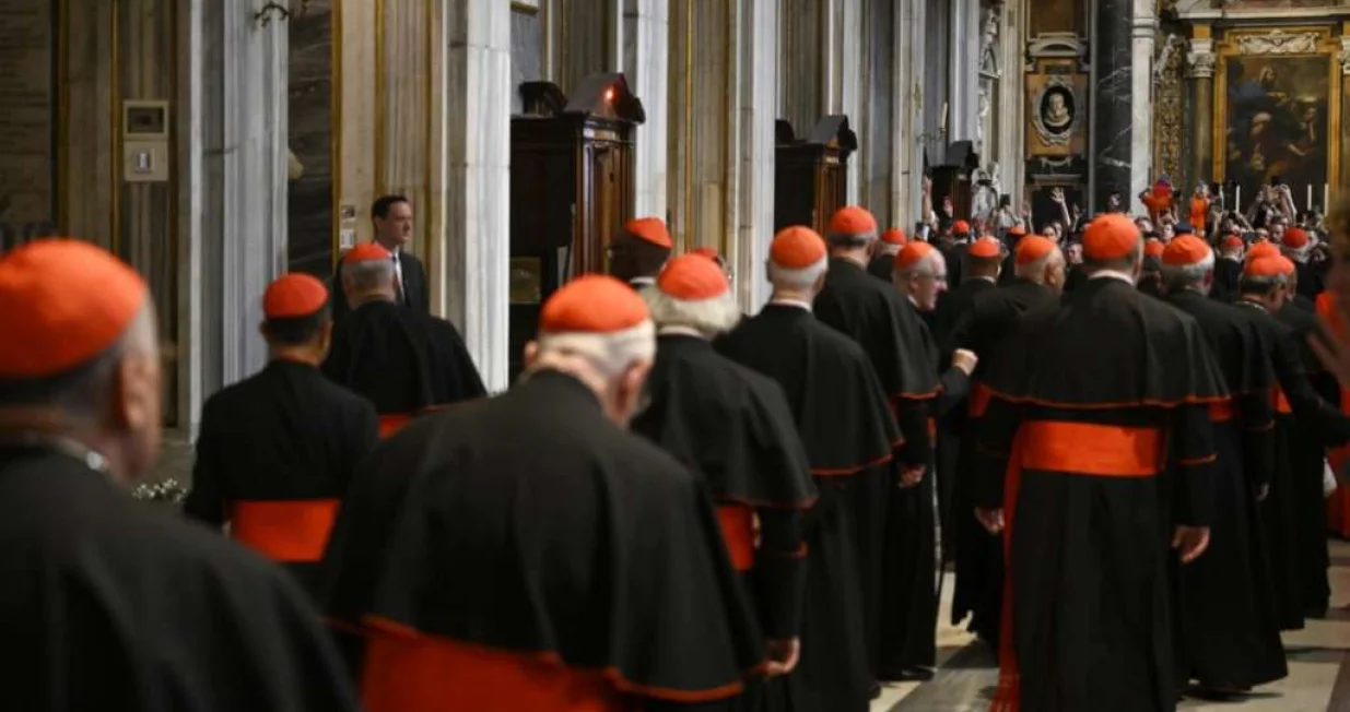 Kardinali koji će birati novog papu stigli u Rim//