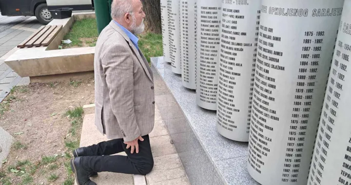 Duško Tomić, Dječja ambasada Međaši iz Bijeljine, spomenik ubijenoj djecI Sarajeva/