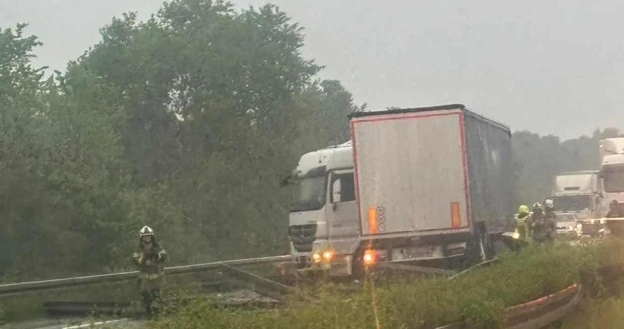 nesreća, kamion, A1, autoput, saobraćaj//