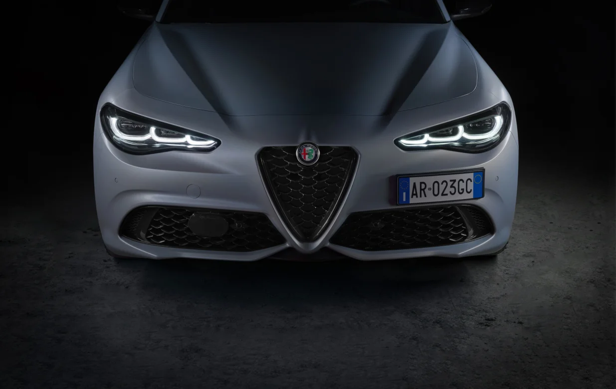 Alfa Romeo Giulia i Stelvio Ljepotica i zvijer 1/Maxsarotto