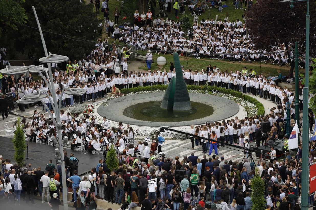 Emotivan performans sarajevskih mališana/Senad Gubelić