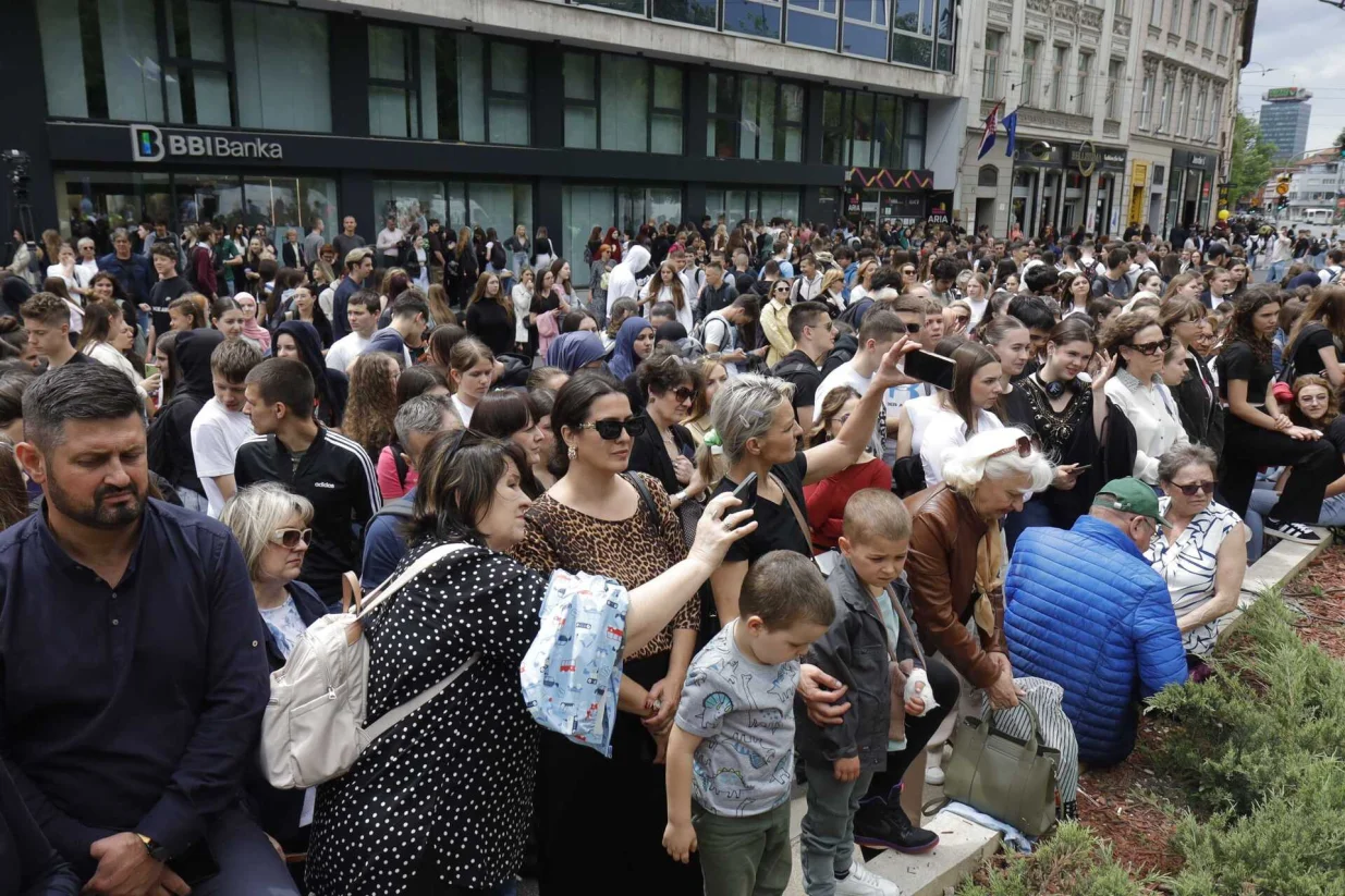 Emotivan performans sarajevskih mališana/Senad Gubelić