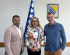 Ministar za ljudska prava i izbjeglice Bosne i Hercegovine, Sevlid Hurtić, sastao se danas u Sarajevu s predstavnicima roditelja djece s poteškoćama u razvoju iz Kantona Sarajevo, Zinaidom Jamakosmanović i Semirom Selimovićem, nakon što je njihovoj djeci onemogućen pristup Olimpijskom bazenu Otok//