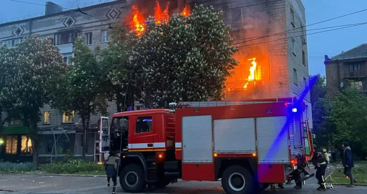 Zapaljena zgrada u Kijevu/ Screenshot/ X/