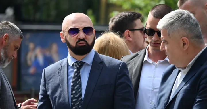 Ramo Isak; Odavanje počasti na Spomen-obilježju ubijenoj djeci opkoljenog Sarajeva/Andrej Bjeloš