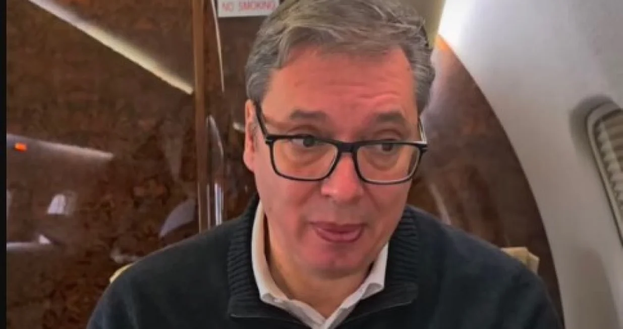 Aleksandar Vučić, poruka iz aviona/Prtsc