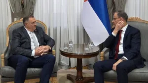 Predsjednik Republike Srpske i bjegunac od bh. pravosuđa Milorad Dodik boravio je danas, 7. maja, u Beogradu, gdje se sastao s premijerom Srbije Đurom Macutom/Screenshot
