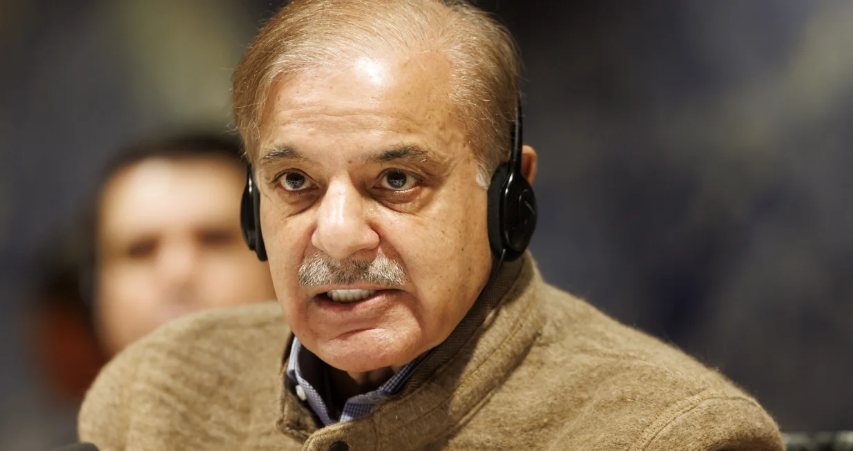 epa10396620 Prime Minister of Pakistan Shehbaz Sharif delivers his remarks during the International Conference on Climate-Resilient Pakistan, at the European headquarters of the United Nation, in Geneva, Switzerland, 09 January 2023. EPA/SALVATORE DI NOLFI/Salvatore Di Nolfi