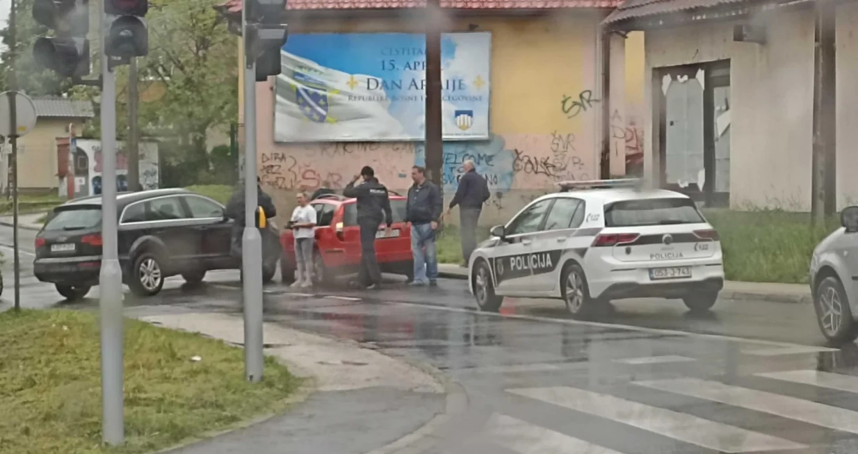 Sudarila se dva vozila/Senad Gubelić/Oslobođenje/