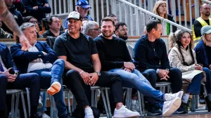 Luka Dončić gleda utakmicu Ilirija - Bosna