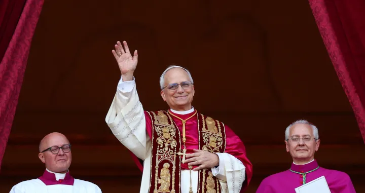 Newly elected Pope Leo XIV, Cardinal Robert Prevost of the United States appears on the balcony of St. Peter's Basilica, at the Vatican, May 8, 2025. REUTERS/Guglielmo Mangiapane  TPX IMAGES OF THE DAY/Guglielmo Mangiapane
